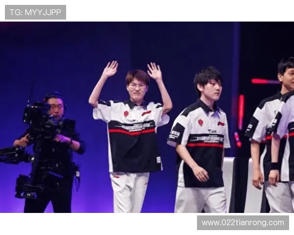 FLY战队对决T1战队精彩回顾 双方激战引爆电竞巅峰对决 FLY战队对决T1战队精彩回顾 双方激战引爆电竞巅峰对决