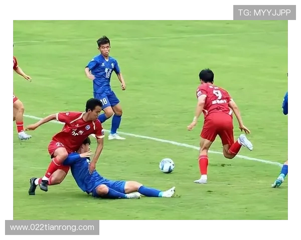 《足球竞技魅力与全球文化的融合探索:从场地到球迷的多维度解读》