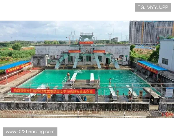 从腾空一跃到水花消散探秘跳水运动背后的力量与艺术 从腾空一跃到水花消散探秘跳水运动背后的力量与艺术