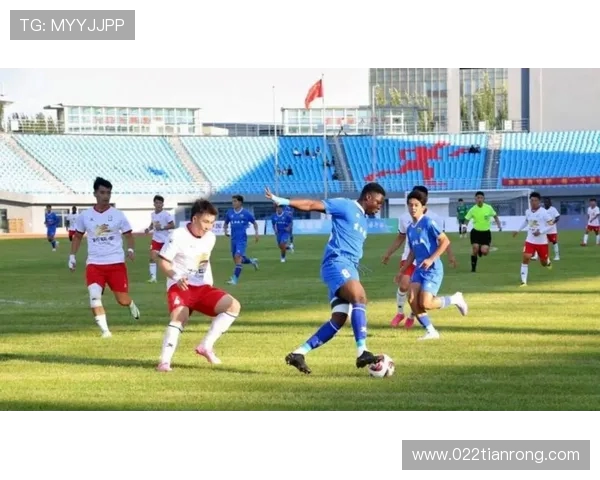 精彩对决:足球赛最终比分揭晓,惊险反转引爆全场激情 精彩对决:足球赛最终比分揭晓,惊险反转引爆全场激情