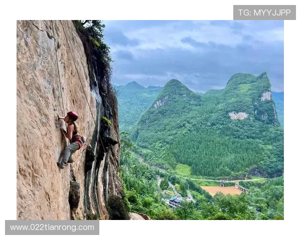 深圳攀岩队的灵活性探讨:如何在攀岩运动中提升团队协作与适应能力 深圳攀岩队的灵活性探讨:如何在攀岩运动中提升团队协作与适应能力