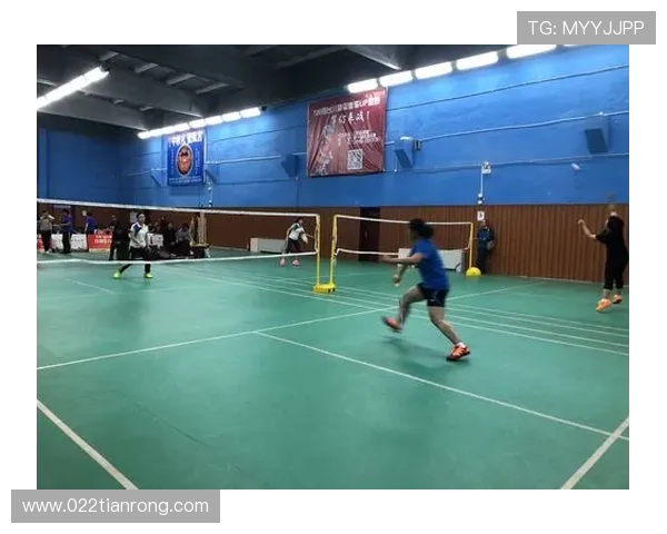 深圳羽毛球队战术解析：如何有效盯防对手提升比赛胜率