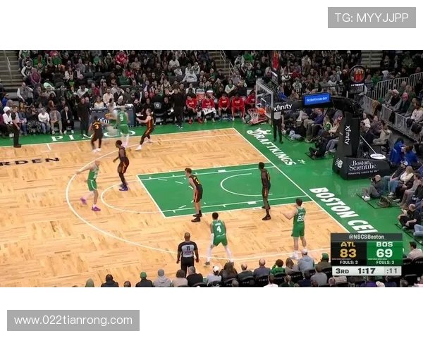 NBA老鹰与凯尔特人激战正酣谁能在季后赛中笑到最后